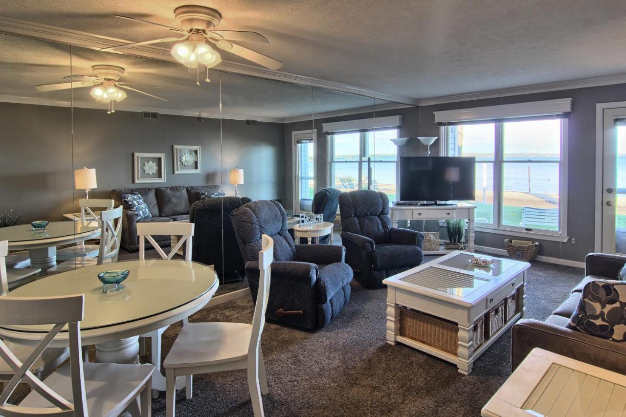 103 North Shore Inn Traverse City Bagian luar foto
